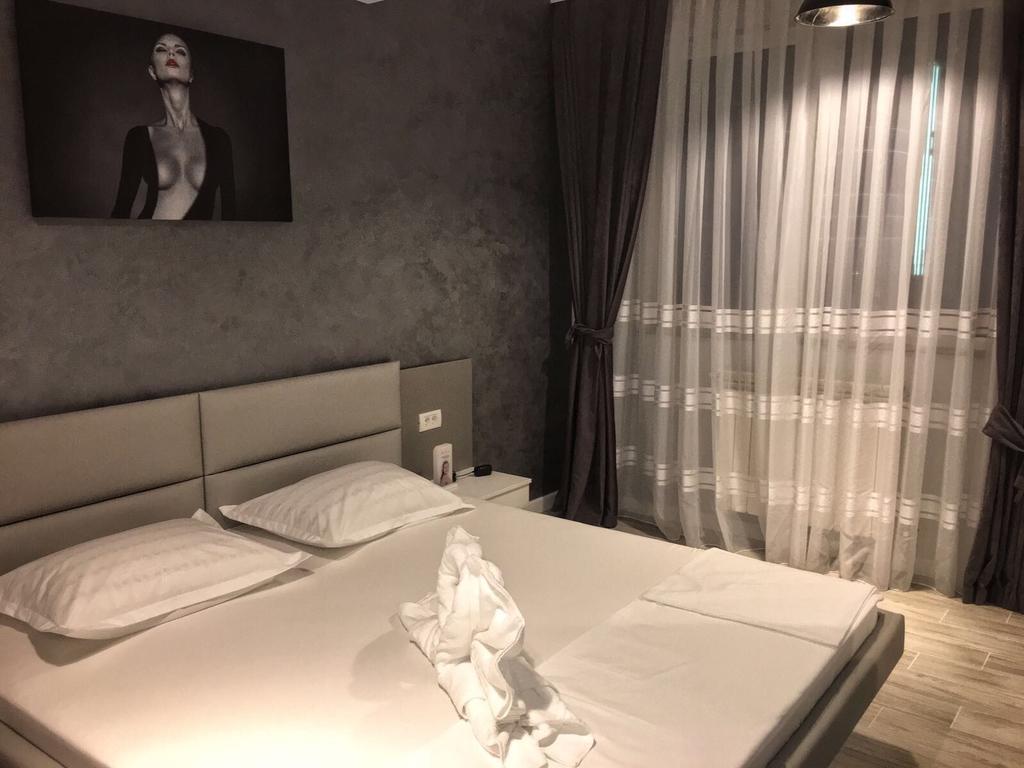 Arthemis Apartment Mamaia Exterior photo