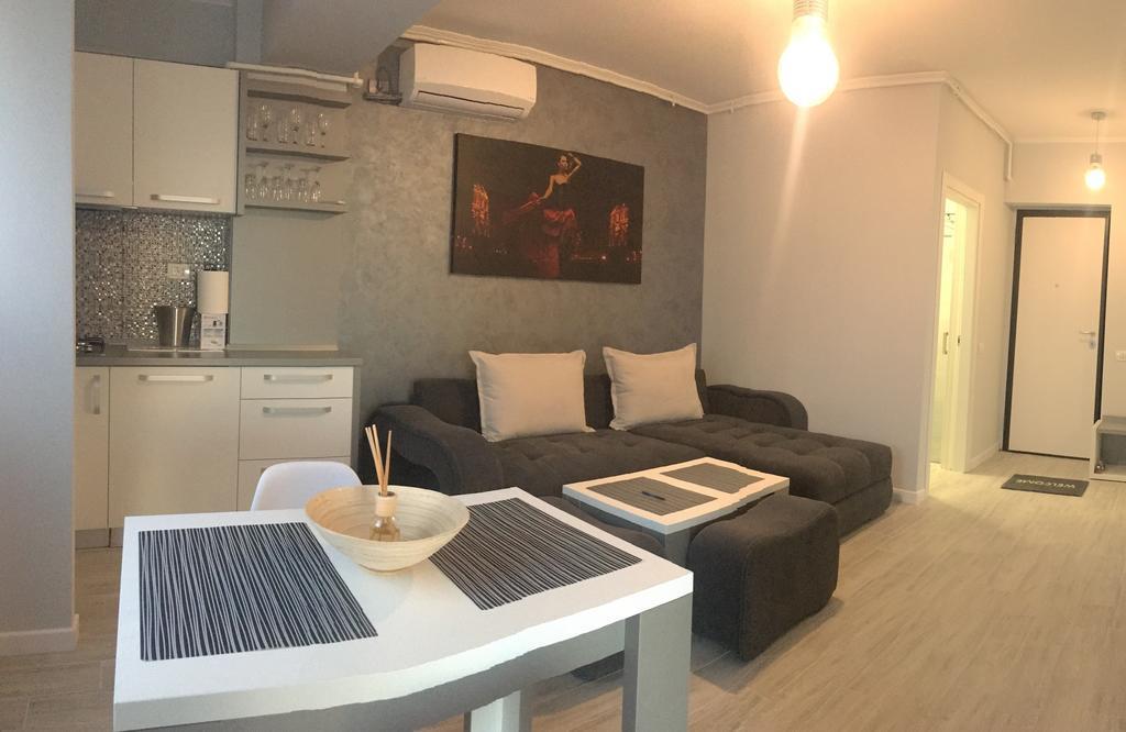 Arthemis Apartment Mamaia Exterior photo
