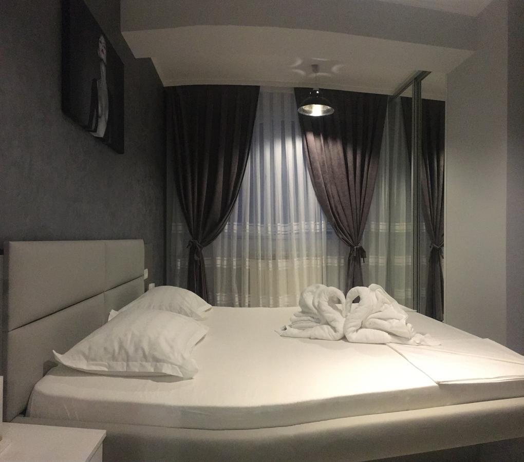 Arthemis Apartment Mamaia Exterior photo